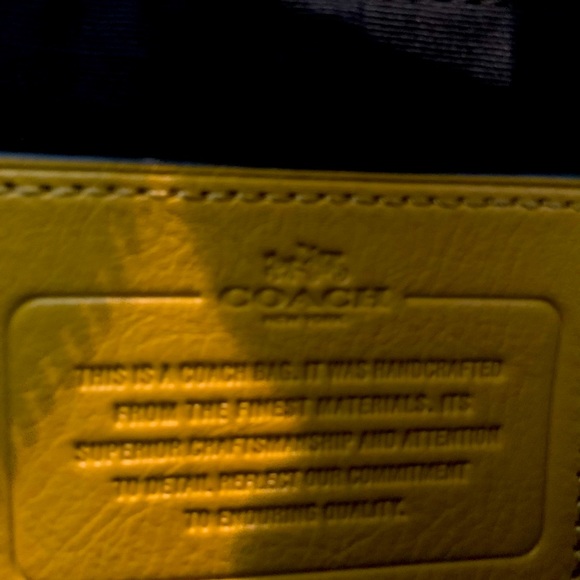 Yellow Coach Set - Picture 6 of 6